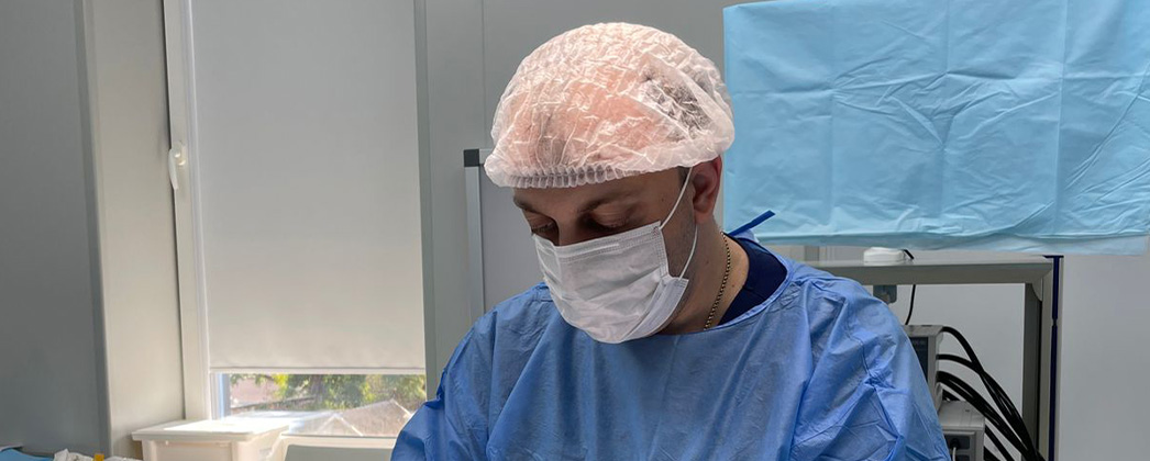 Профессионализм сильнее возраста: успешное удаление грыжи в 87