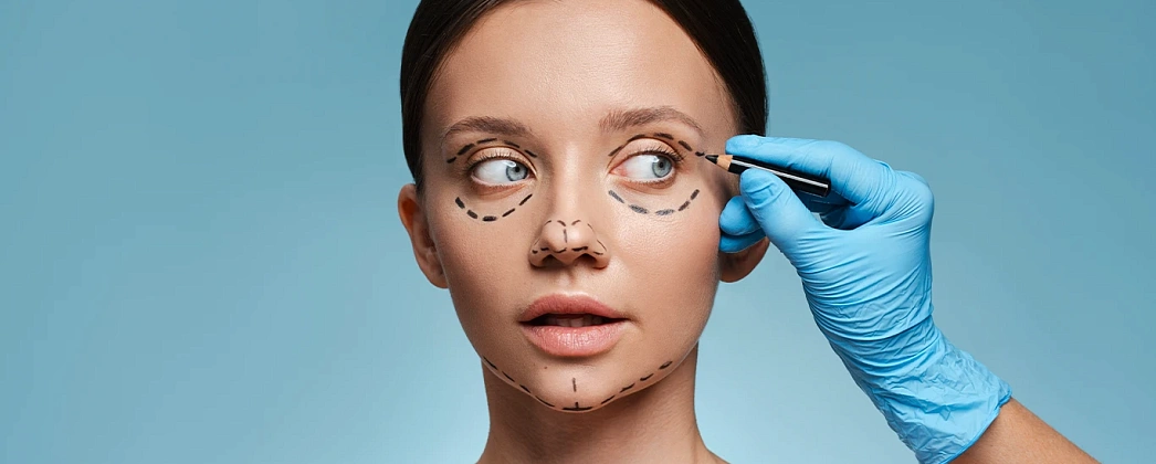 Пластика летом: можно или нельзя? Разбираем мифы и рекомендации хирургов