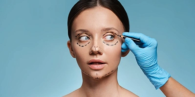 Пластика летом: можно или нельзя? Разбираем мифы и рекомендации хирургов