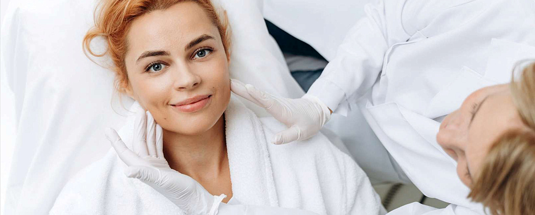 Кому подойдет эндоскопическая подтяжка лица и чем она отличается от SMAS-лифтинга?