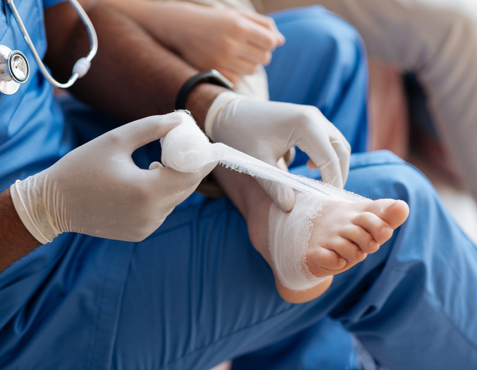 Osteotomii-kostei-stopi-pri-deformaciyah-perednego-otdela-v-klinike-eurodon-