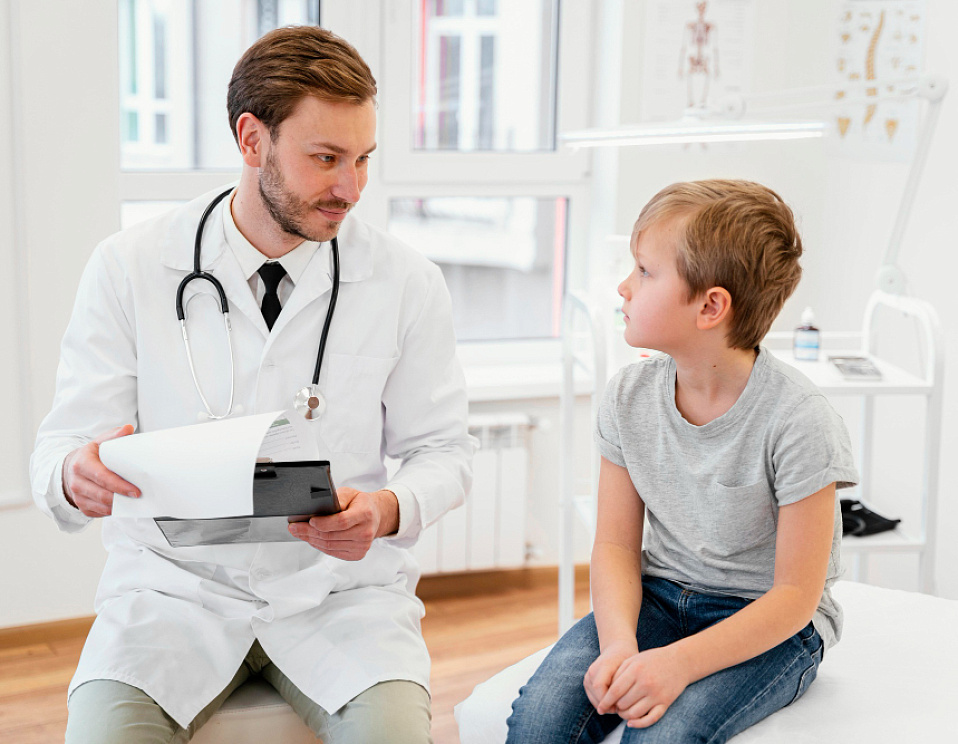 obrezanie-krainei-ploti-anastomatom-detyam-v-klinike-eurodon-