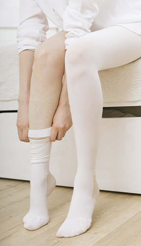 Podbor-kompressionnogo-lechebnogo-trikotaja-chulki-v-klinike-eurodon-